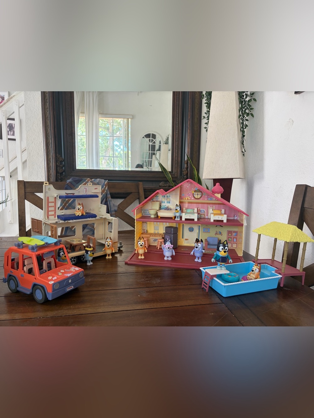 LARGE Bluey Family & Friends Lot of Bluey Figs, Houses, Cars, And Accessories